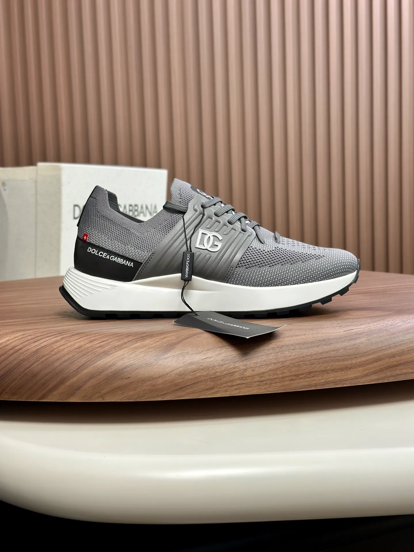 💰720••New arrivals••Dolce&Gabbana••DG✔️High-end men’s sports•casual shoes. Original goods from top counters. Original imported cowhide, multi-material splicing design ➕Imported cowhide lining, cowhide feet ➕Original TPR elastic outsole.  Size: 39-44 (38, 45 customized)